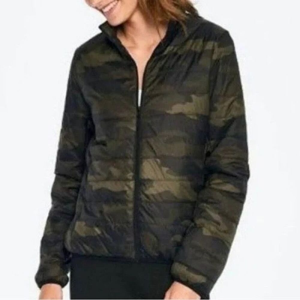 Victoria's Secret PINK Lightweight Full Zip Puffer Jacket Green Camo Size Medium
